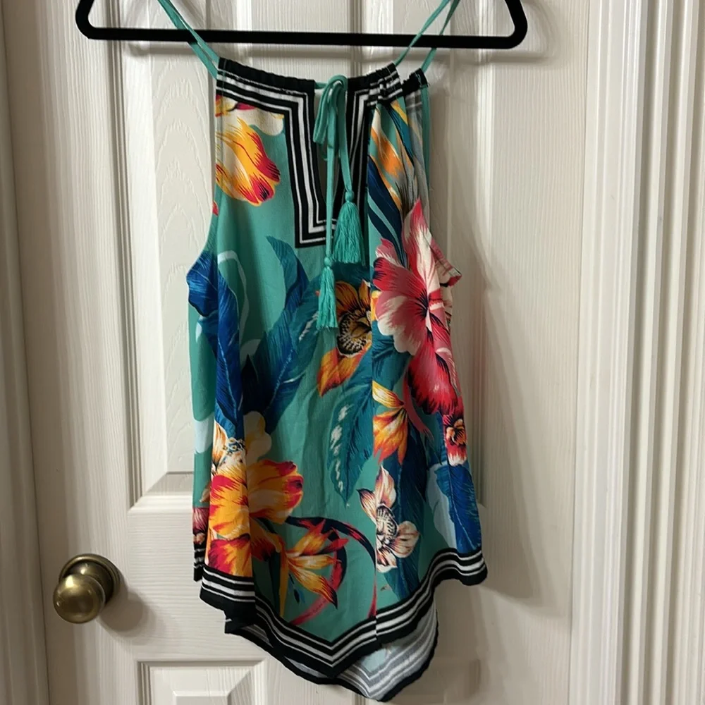 Sleeveless Top - Picture 4 of 5